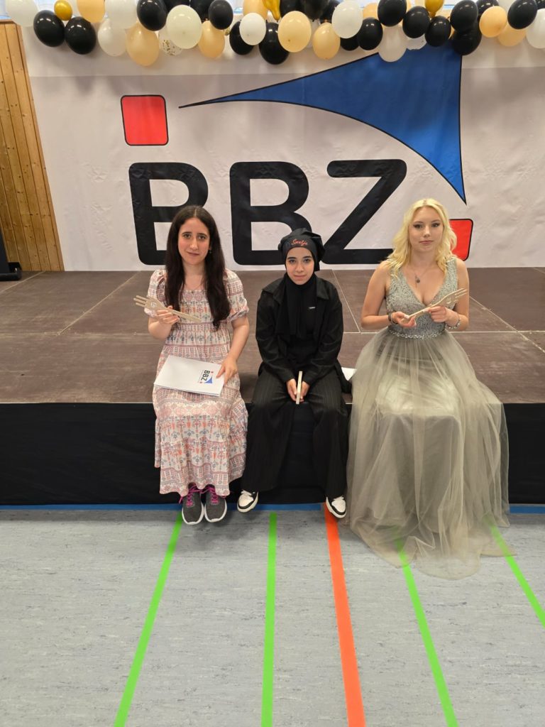 IMG 20250717 WA0017 Feierliche Zeugnisübergabe am BBZ
