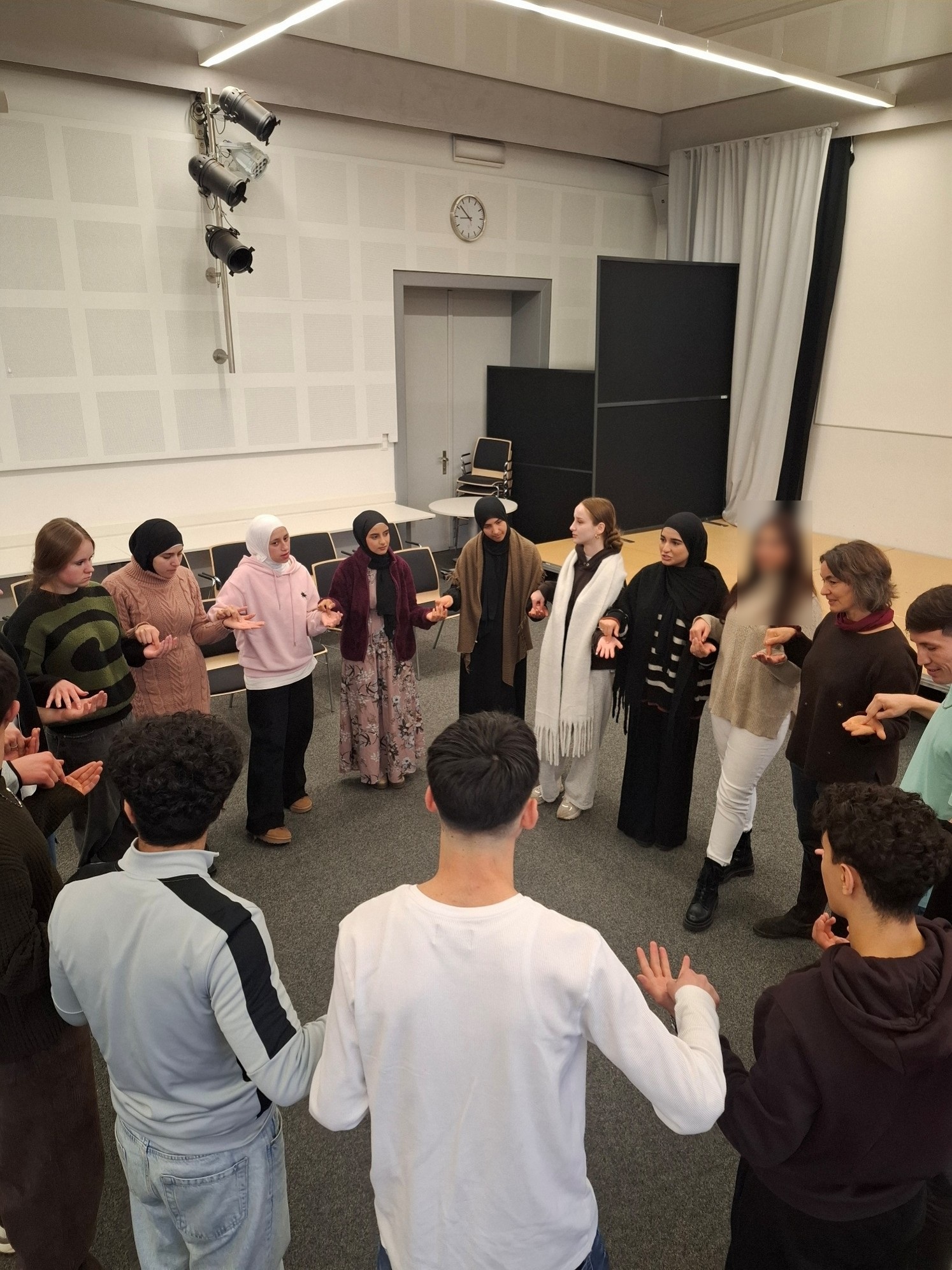 Bild1 neu Bericht über den Erlebnispädagogik-Workshop der AV-DAZ25a