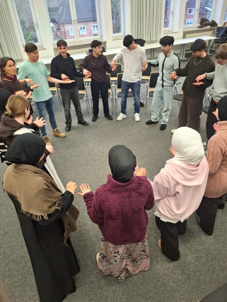 Bild2 4 Bericht über den Erlebnispädagogik-Workshop der AV-DAZ25a