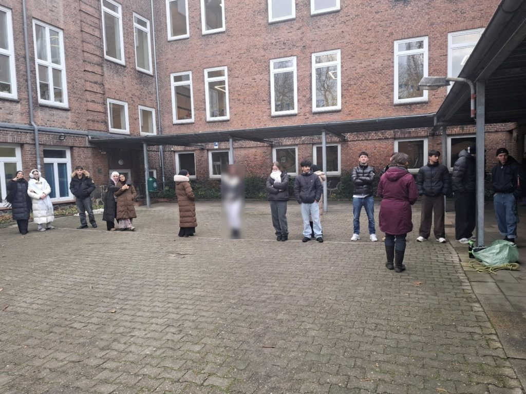 Bild3 neu Bericht über den Erlebnispädagogik-Workshop der AV-DAZ25a