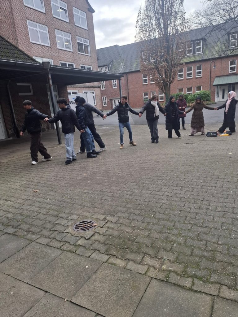 Bild5 2 Bericht über den Erlebnispädagogik-Workshop der AV-DAZ25a