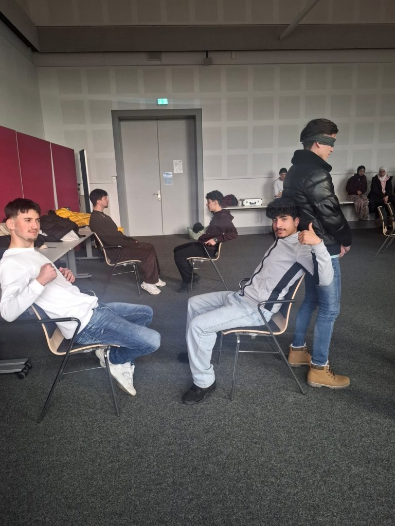 Bild8 1 Bericht über den Erlebnispädagogik-Workshop der AV-DAZ25a