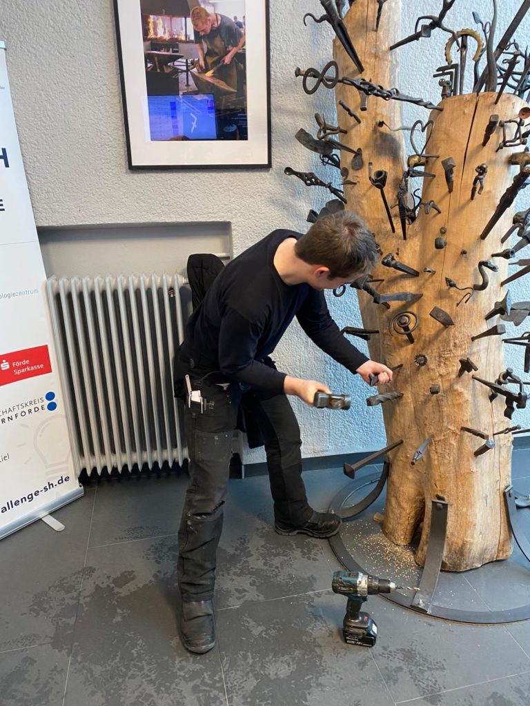 WhatsApp Image 2026 02 03 at 20.19.42 Vom Entwurf zum Gesellenstück: Gesellenprüfung Teil 2 am BBZ Eckernförde