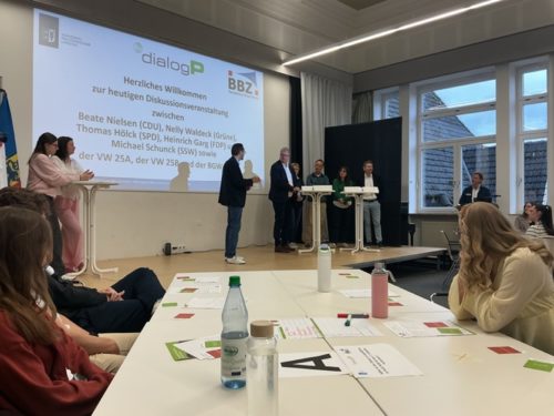 Bild1 1 Diskussionsveranstaltung mit PolitikerInnen des Landtages Schleswig-Holstein