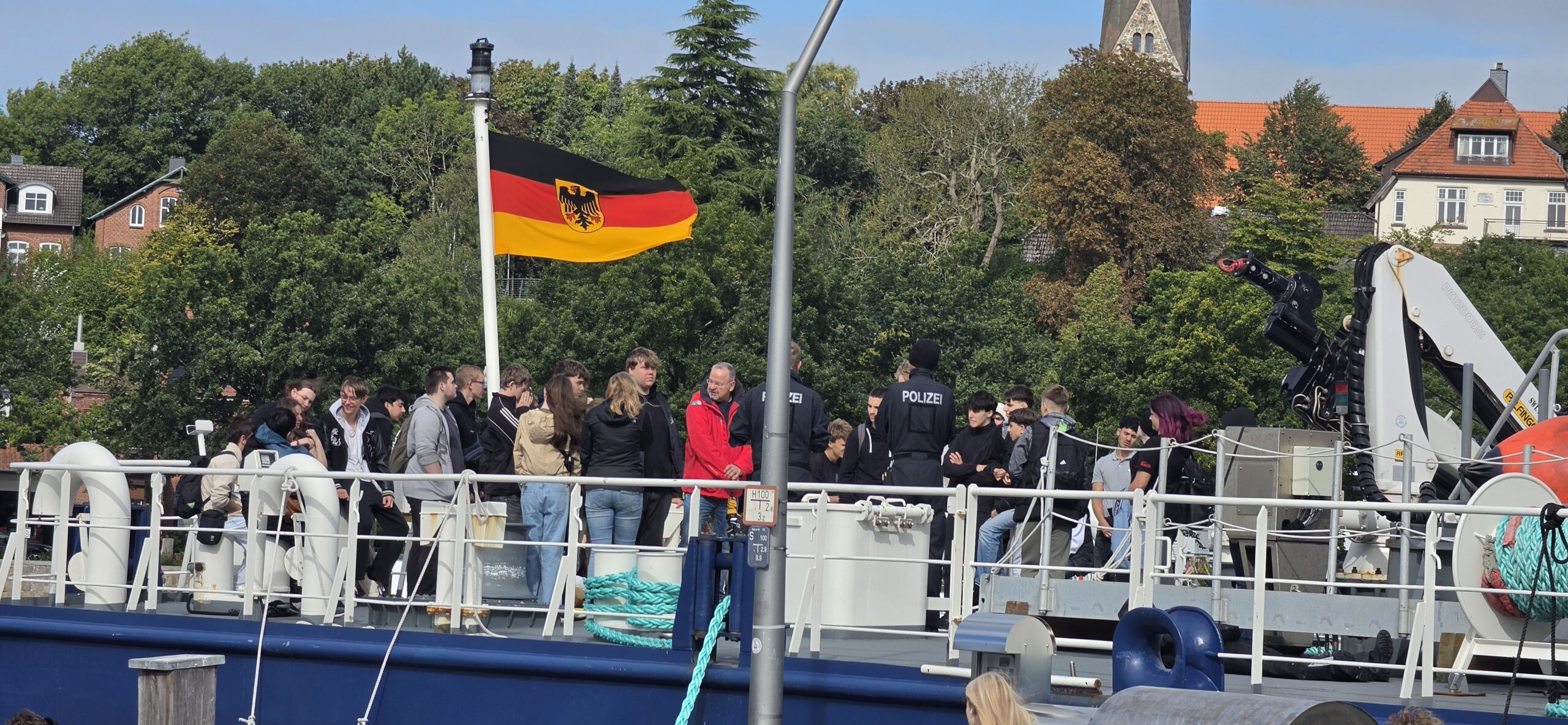 Besichtigung eines Einsatzschiffs der Bundespolizei See