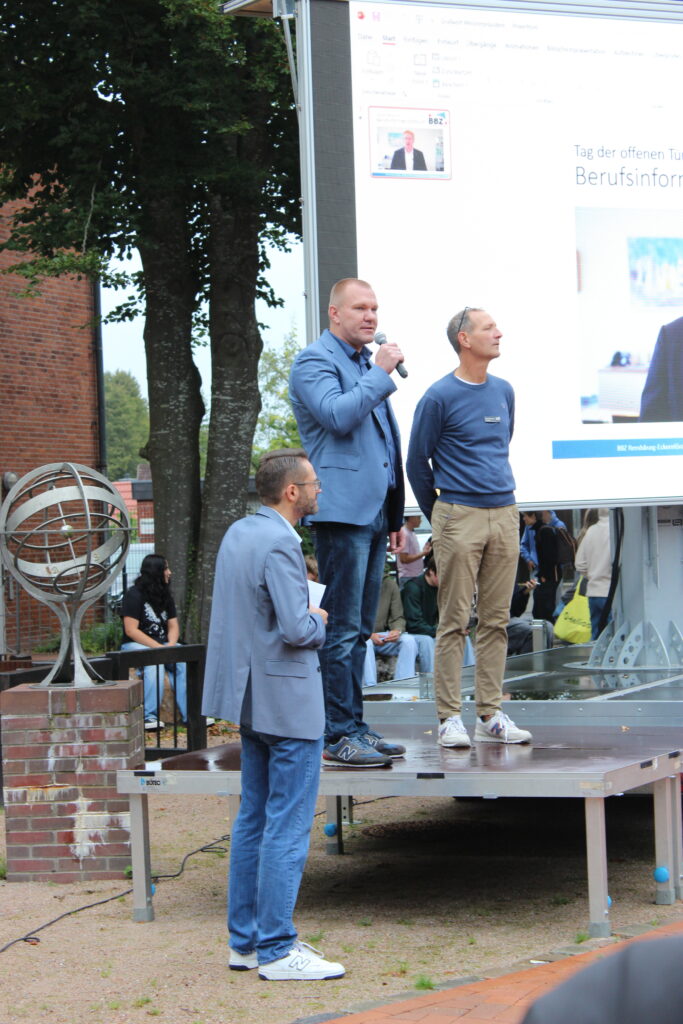 IMG_2067 Schulleiter und Koordinatoren begrüßen alle Gäste