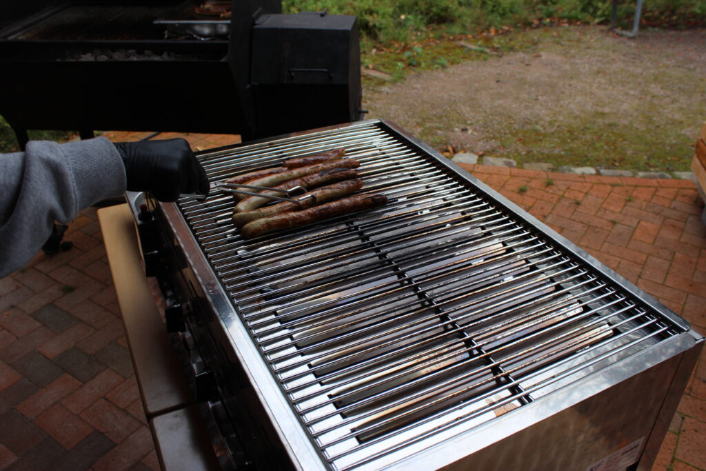 IMG_2155 Würstchen werden gegrillt
